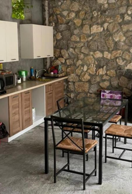 Спиро Gagra Luaran gambar